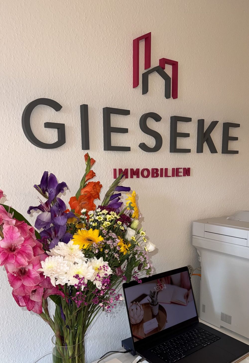 3D Wandlogo Gieseke Immobilien am Empfang